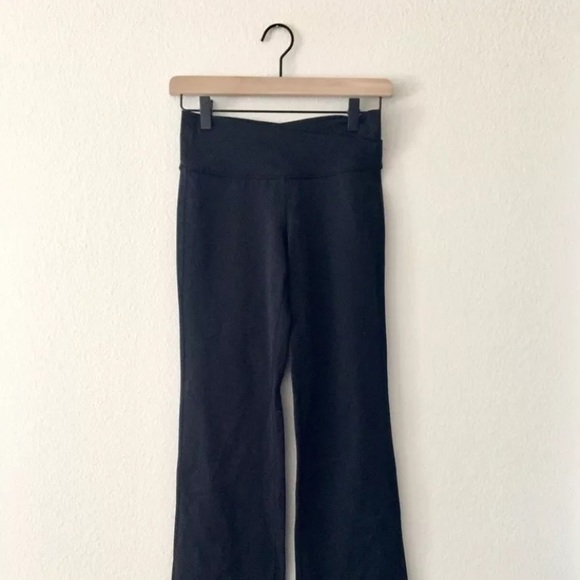 Lululemon Yoga Pants Bootleg Size 4 EXCELLENT - Picture 1 of 7